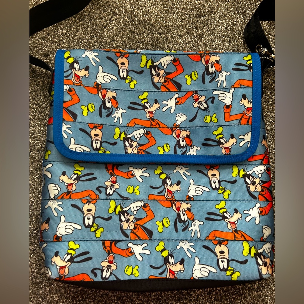 Harveys Seatbelt Disney Goofy